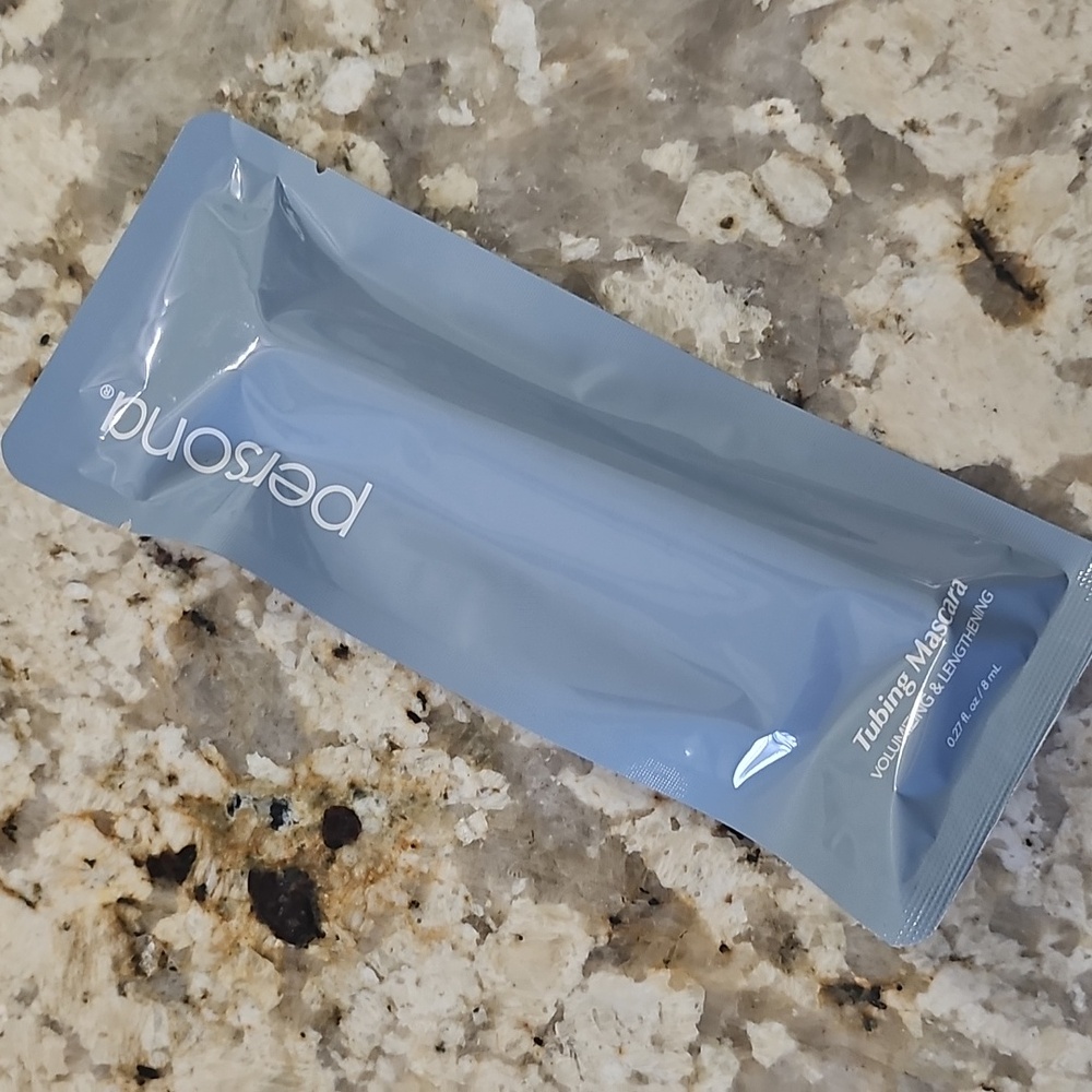 PERSONA COSMETICS | Volumizing Tubing Mascara in Black - New in sealed package